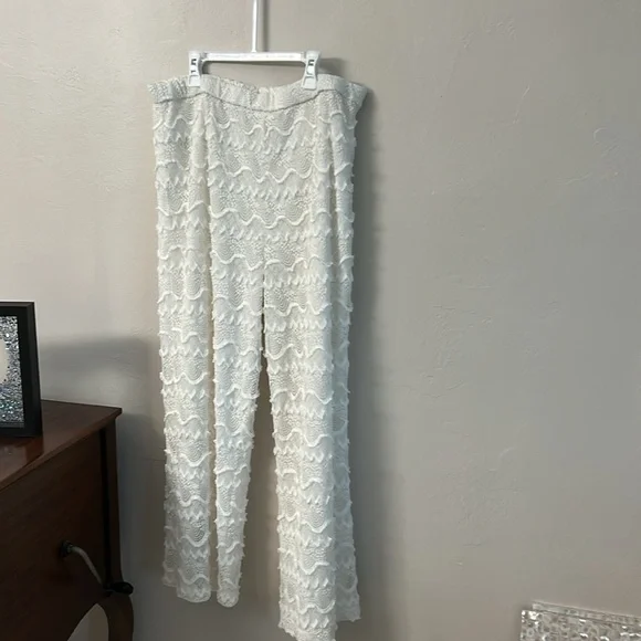White crochet/lace lined top and pants - Picture 9 of 9